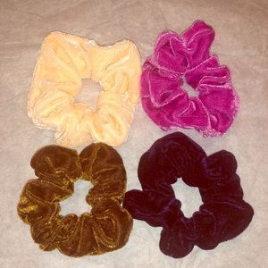 Peachy Queen Velvet Scrunchies Set